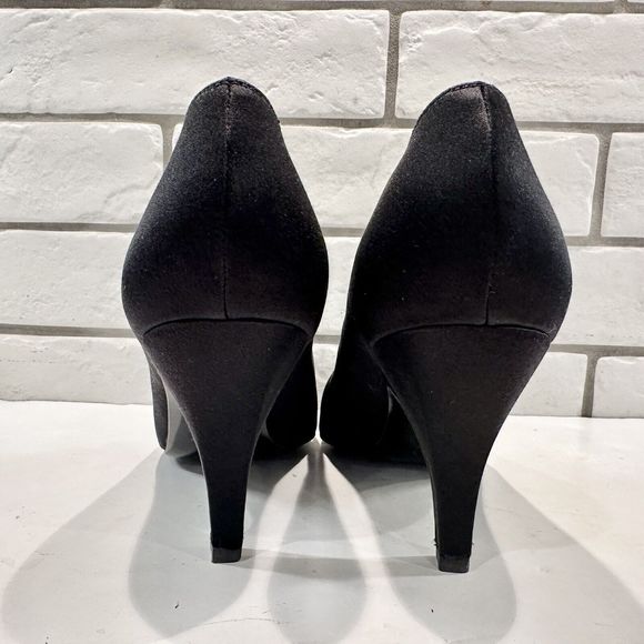 Neiman‎ Marcus Heels Black Satin Rose 7.5AA Made In Italy - Picture 7 of 15
